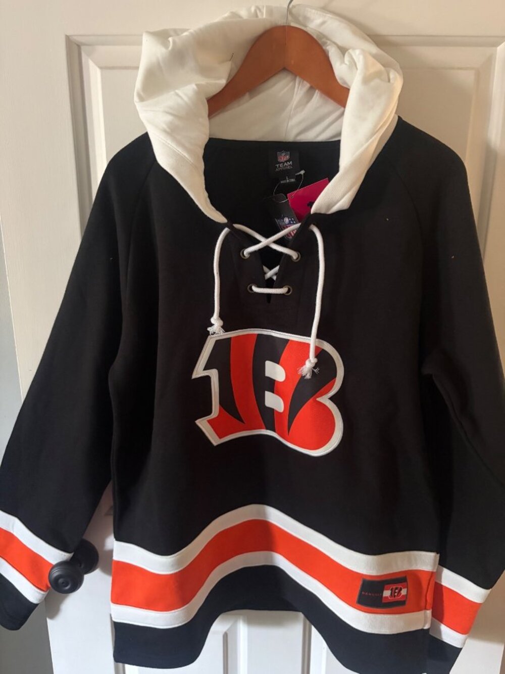 NWT Cincinnati Bengals Superior Lacer Hoodie V-neck Hockey-Style Size: Large